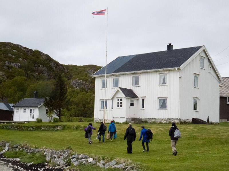 Forskerne inntar Risøya.